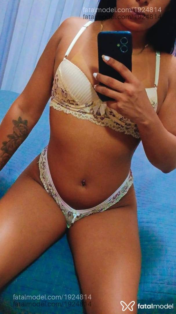 Acompanhante mulher morena (o) de olhos castanhos em Extrema Acompanhante mulher morena (o) de olhos castanhos em Extrema - Maria Gueixa