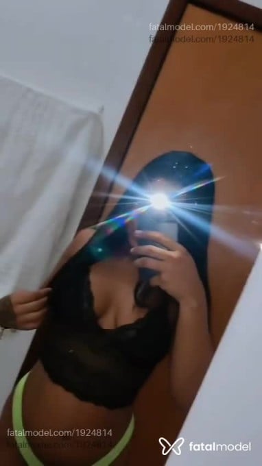 Acompanhante mulher morena (o) de olhos castanhos em Extrema Acompanhante mulher morena (o) de olhos castanhos em Extrema - Maria Gueixa