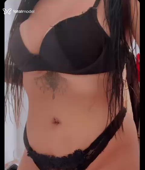 Acompanhante mulher morena (o) de olhos castanhos - Juhjuh Genezzi