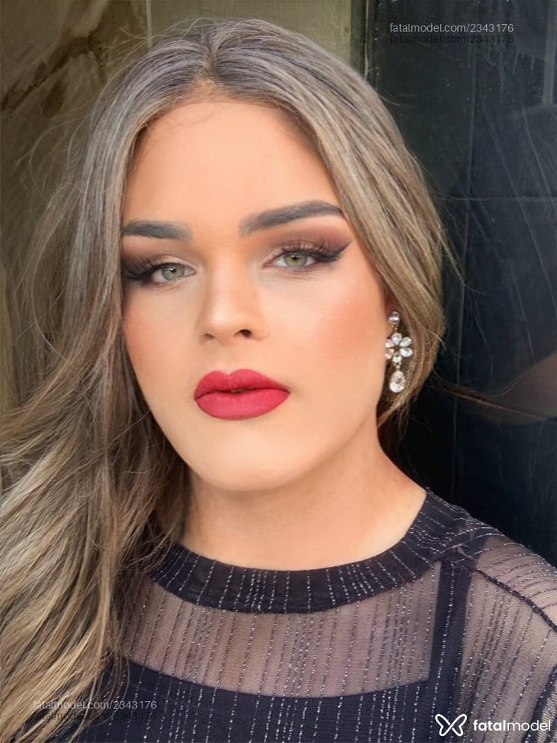 Acompanhante mulher trans loira (o) de olhos verdes em Curitiba - Zazafetichista