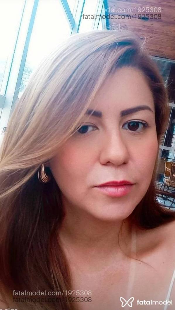 Acompanhante mulher com cabelo castanho de olhos castanhos em Belo Horizonte - Camila