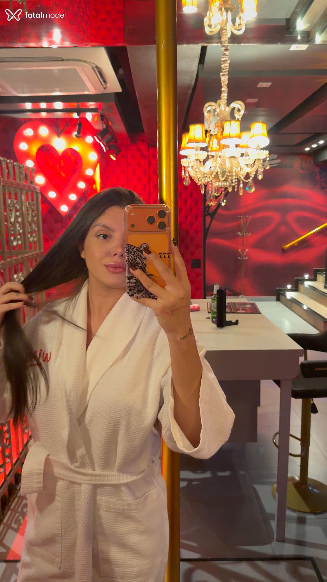 Acompanhante mulher com cabelo castanho de olhos castanhos em São Paulo Acompanhante mulher com cabelo castanho de olhos castanhos em São Paulo - Mafe