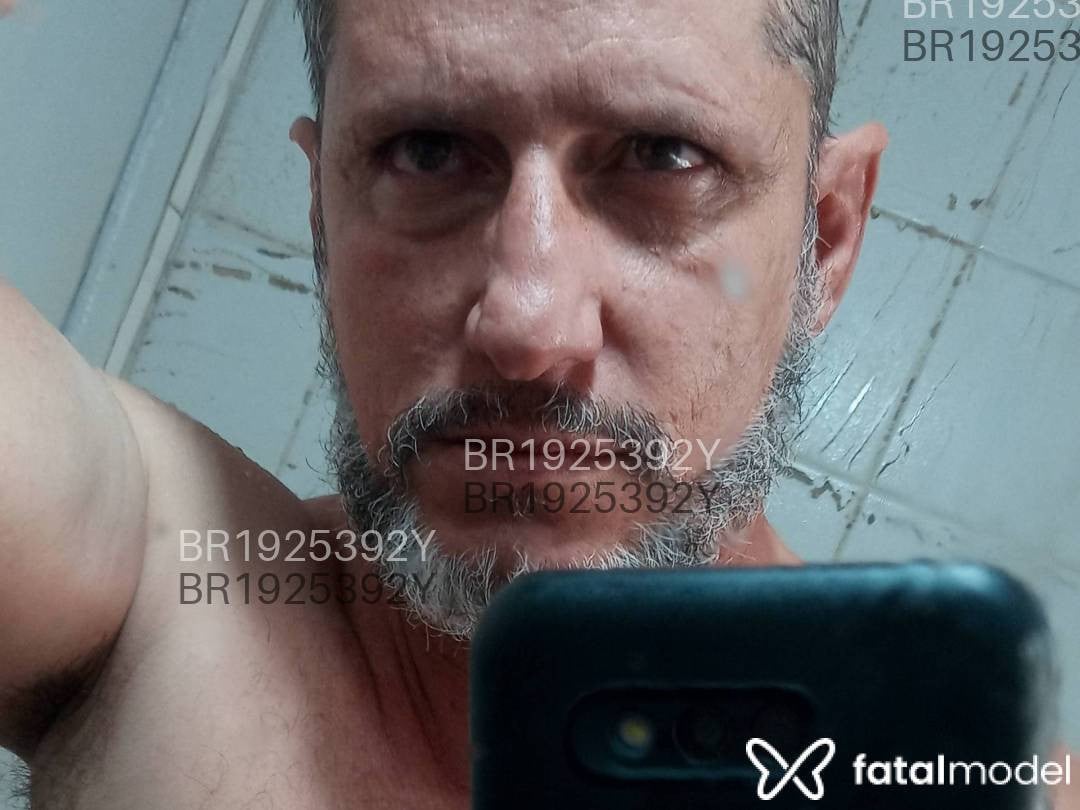 Acompanhante homem com cabelo castanho de olhos verdes em Uberlândia - Kauan