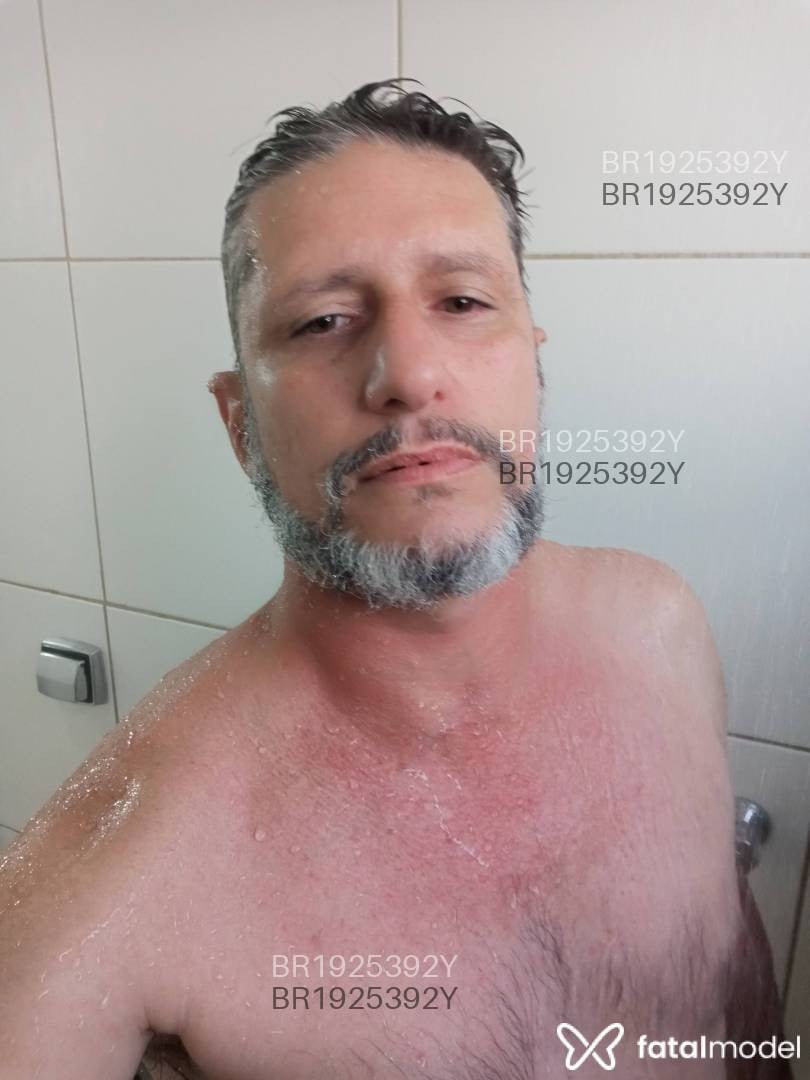 Acompanhante homem com cabelo castanho de olhos verdes em Uberlândia - Kauan