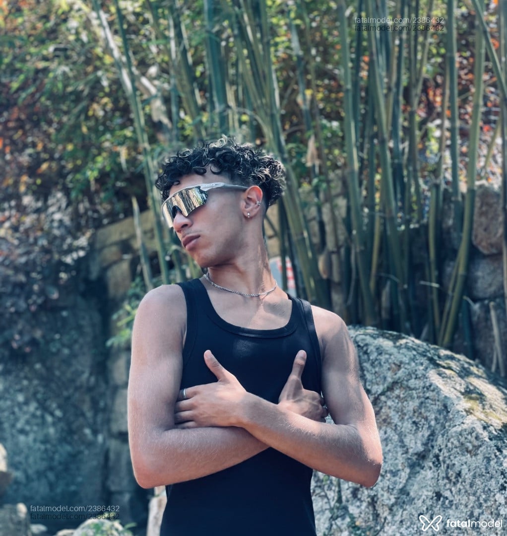 Acompanhante homem com cabelo castanho de olhos castanhos em Florianópolis - Julian Saint