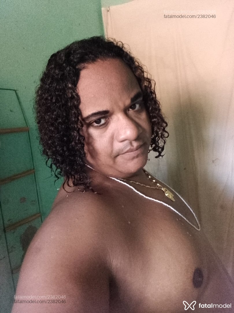 Acompanhante mulher trans com cabelo colorido de olhos castanhos em Adamantina Acompanhante mulher trans com cabelo colorido de olhos castanhos em Adamantina - Yara Ravena