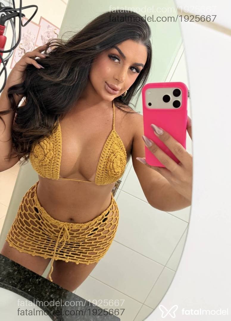 Acompanhante mulher trans com cabelo castanho de olhos pretos em Goiânia - Anny kaliffa