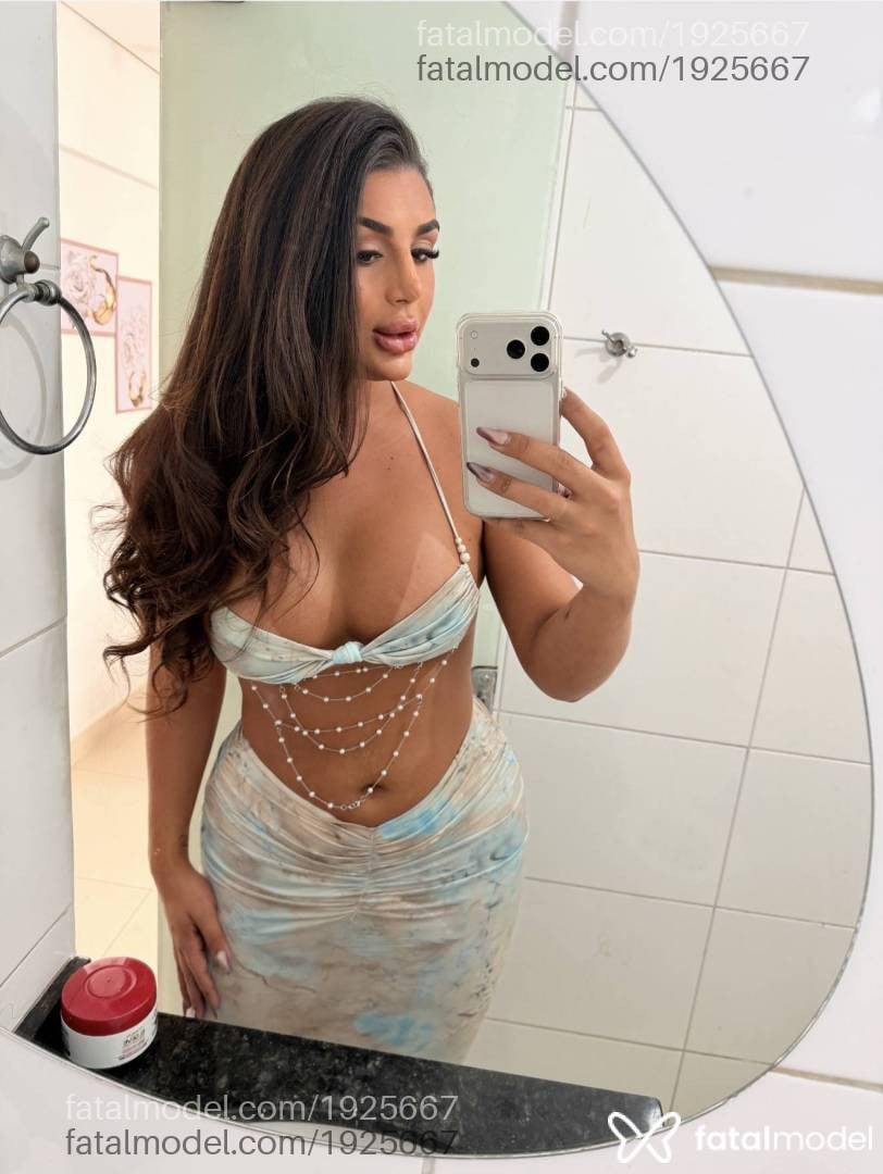 Acompanhante mulher trans com cabelo castanho de olhos pretos em Goiânia - Anny kaliffa