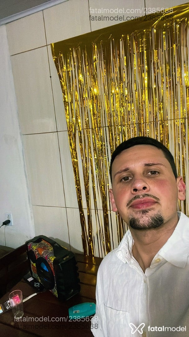 Acompanhante homem com cabelo castanho de olhos castanhos em Balneário Camboriú - Caio Mendes