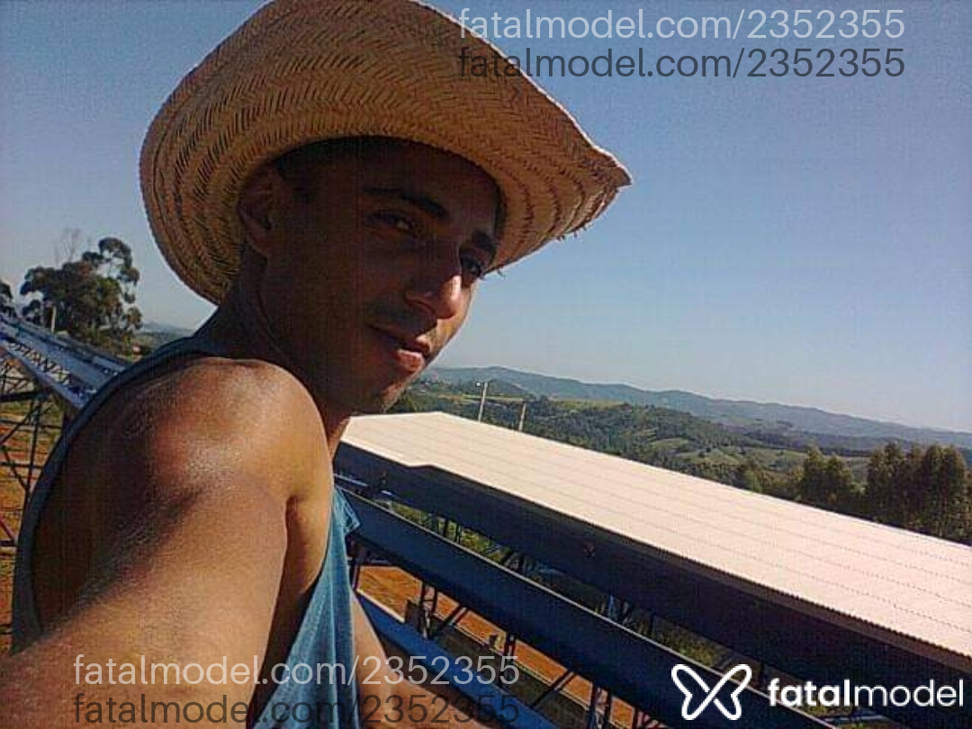 Acompanhante homem com cabelo castanho de olhos castanhos em Ribeirão Preto Acompanhante homem com cabelo castanho de olhos castanhos em Ribeirão Preto - Márcio