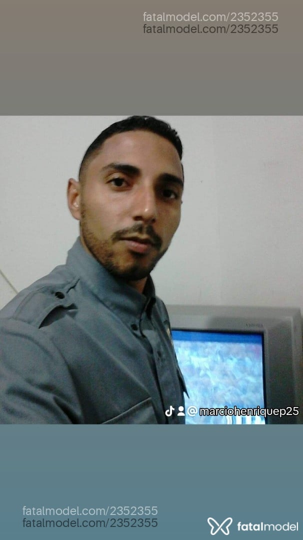 Acompanhante homem com cabelo castanho de olhos castanhos em Ribeirão Preto Acompanhante homem com cabelo castanho de olhos castanhos em Ribeirão Preto - Márcio