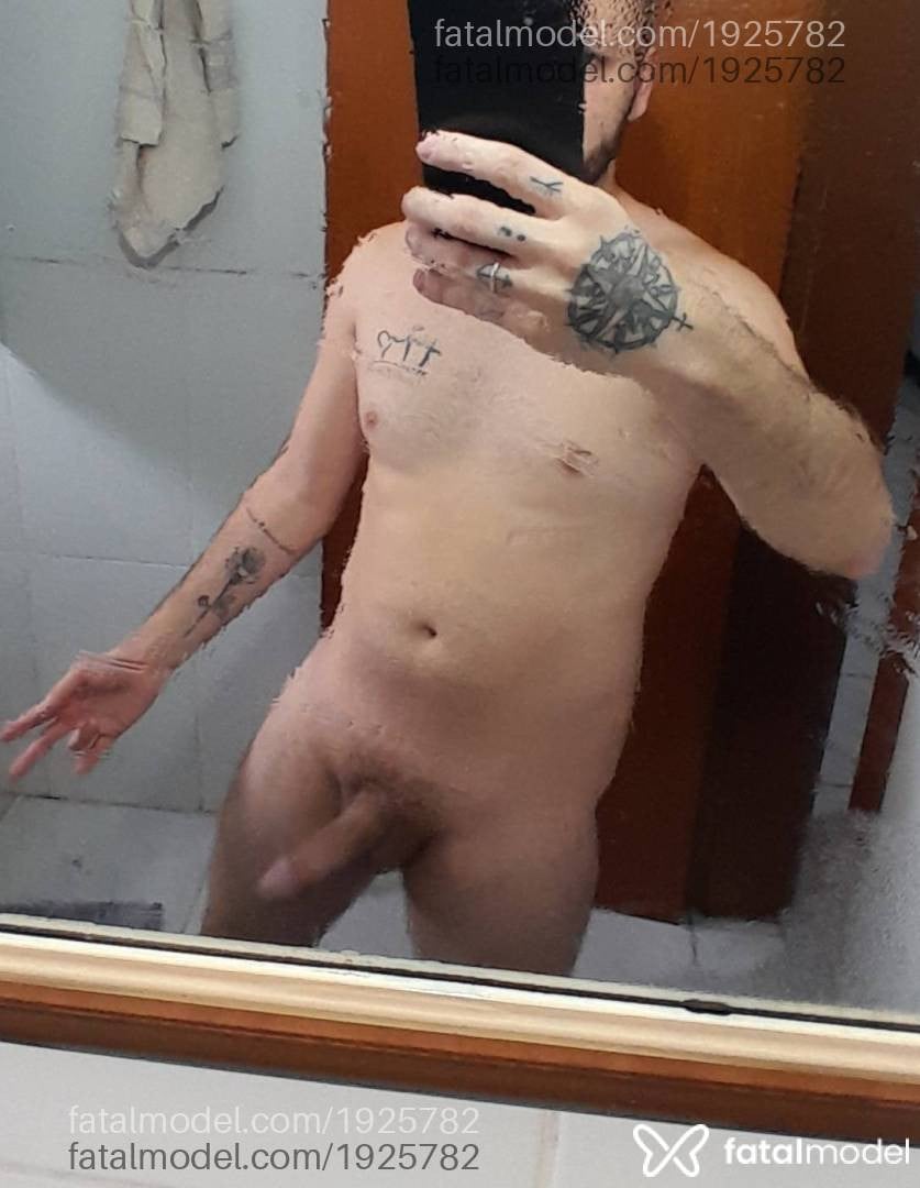 Acompanhante homem com cabelo castanho de olhos castanhos - Victor Acompanhante homem com cabelo castanho de olhos castanhos - Victor