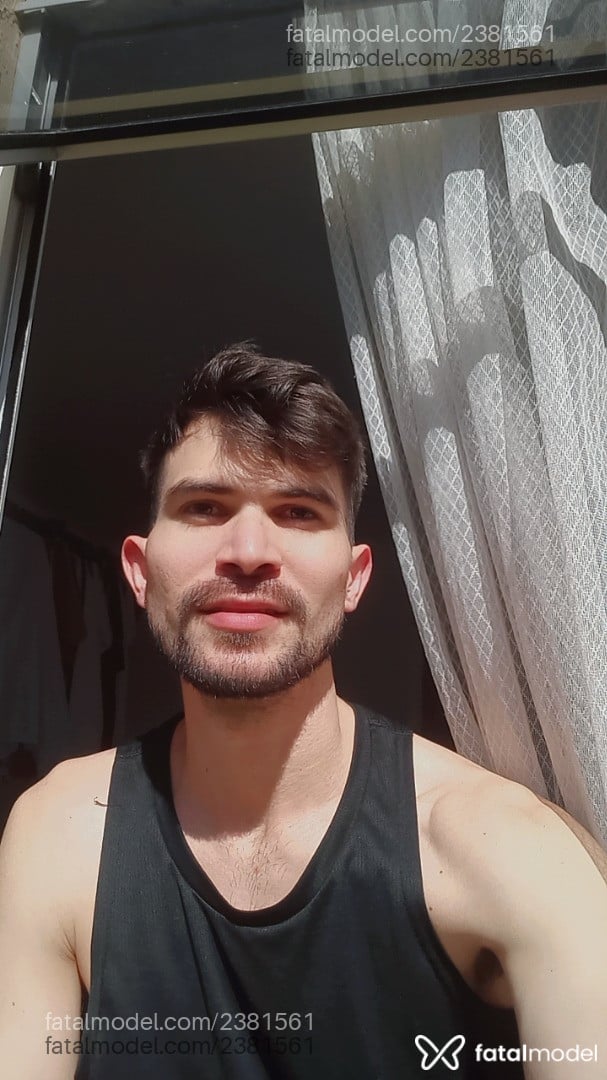 Acompanhante homem com cabelo castanho de olhos castanhos em Curitiba Acompanhante homem com cabelo castanho de olhos castanhos em Curitiba - Josué Salazar