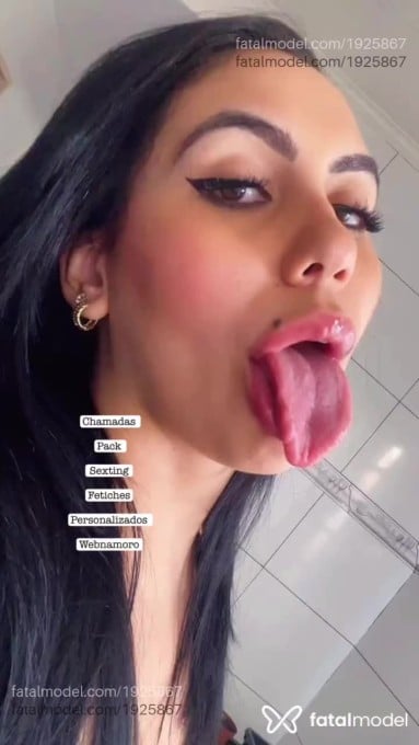 Acompanhante mulher com cabelo castanho de olhos castanhos em Virtual - Anna Luxúria