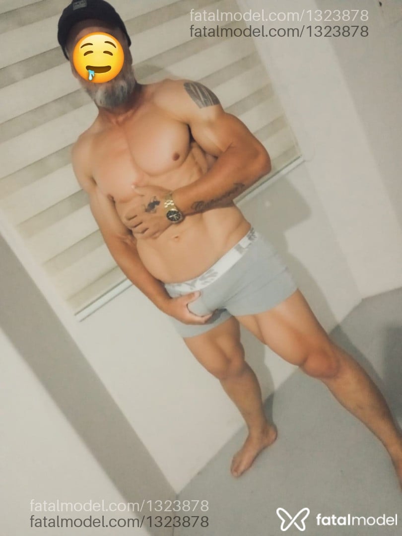 Acompanhante homem com cabelo grisalho de olhos castanhos em Pelotas - Rafael