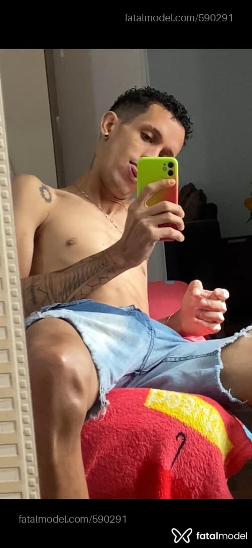 Acompanhante homem com cabelo castanho de olhos castanhos - GUSTAVO LION Acompanhante homem com cabelo castanho de olhos castanhos - GUSTAVO LION