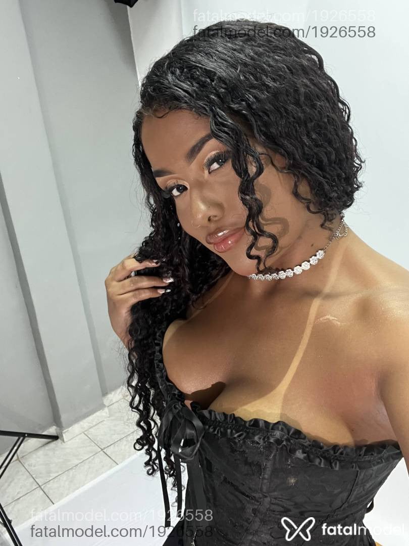 Acompanhante mulher morena (o) de olhos castanhos - Dalila