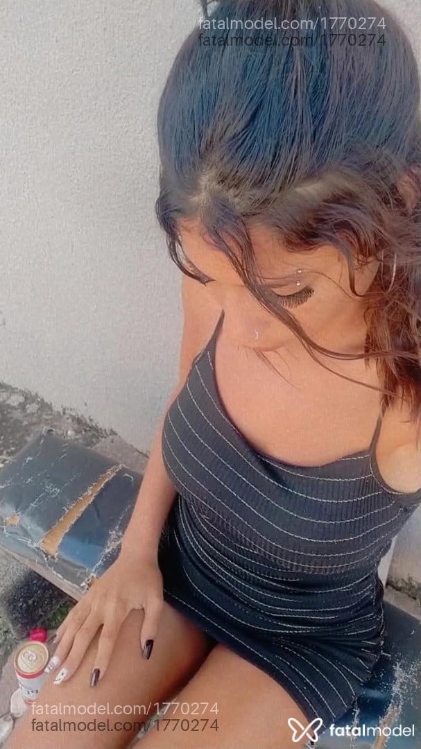 Acompanhante mulher com cabelo castanho de olhos castanhos - Daniele Acompanhante mulher com cabelo castanho de olhos castanhos - Daniele