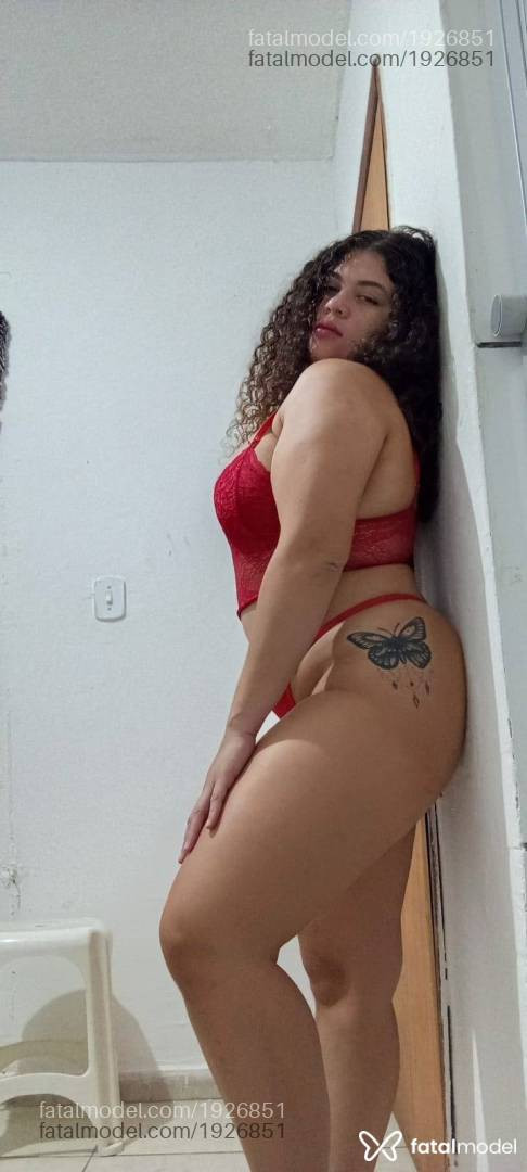 Acompanhante mulher com cabelo castanho de olhos verdes em Virtual - Luna Campelo
