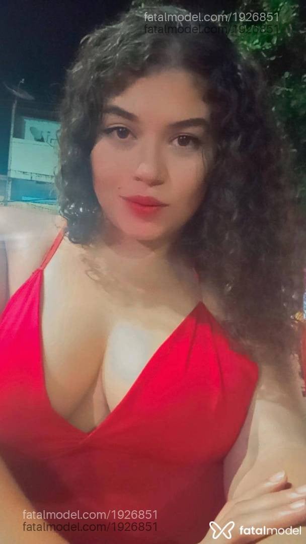 Acompanhante mulher com cabelo castanho de olhos verdes em Virtual - Luna Campelo