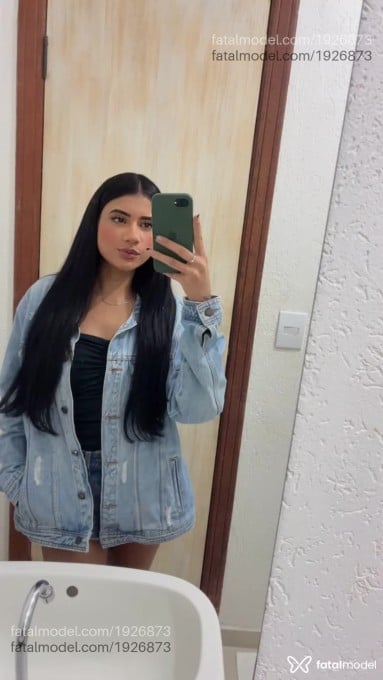 Acompanhante mulher com cabelo castanho de olhos castanhos - Scarlett Prado