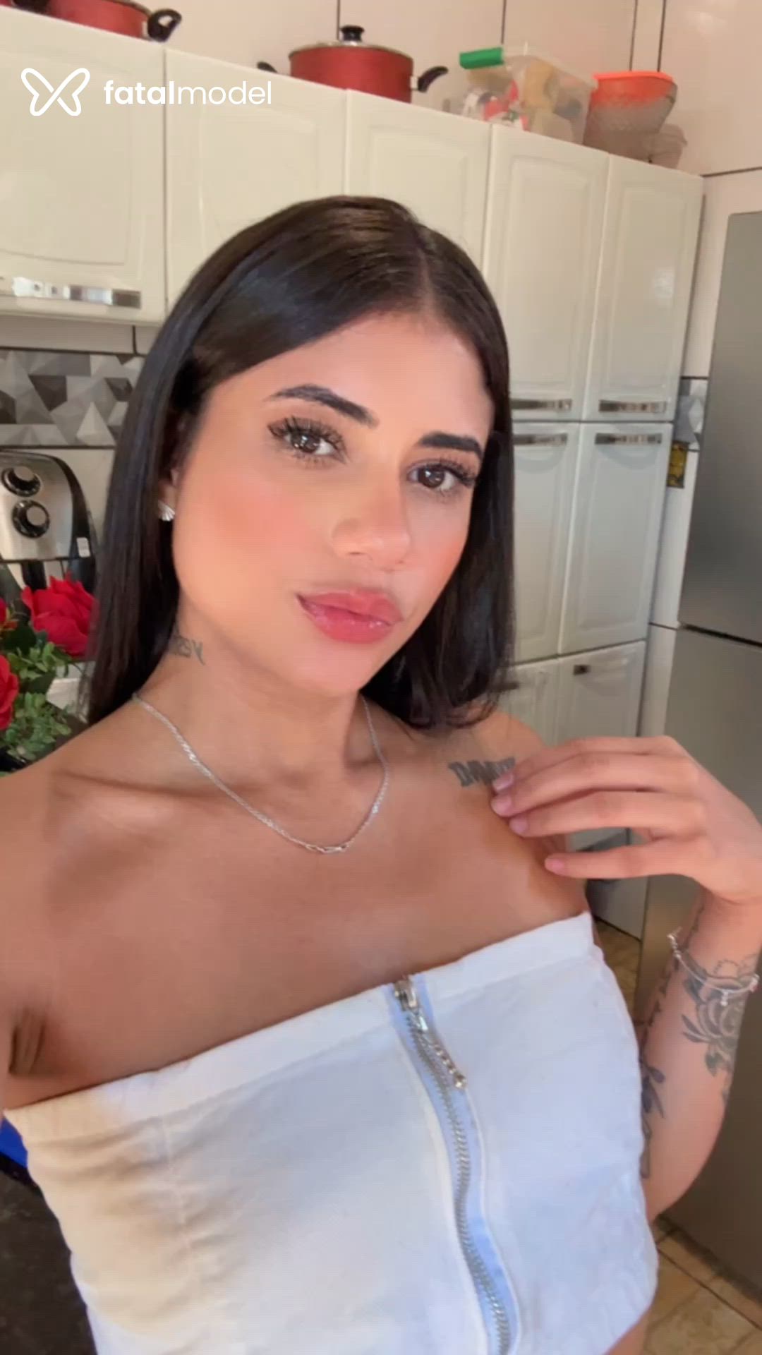 Acompanhante mulher com cabelo castanho de olhos castanhos - Scarlett Prado