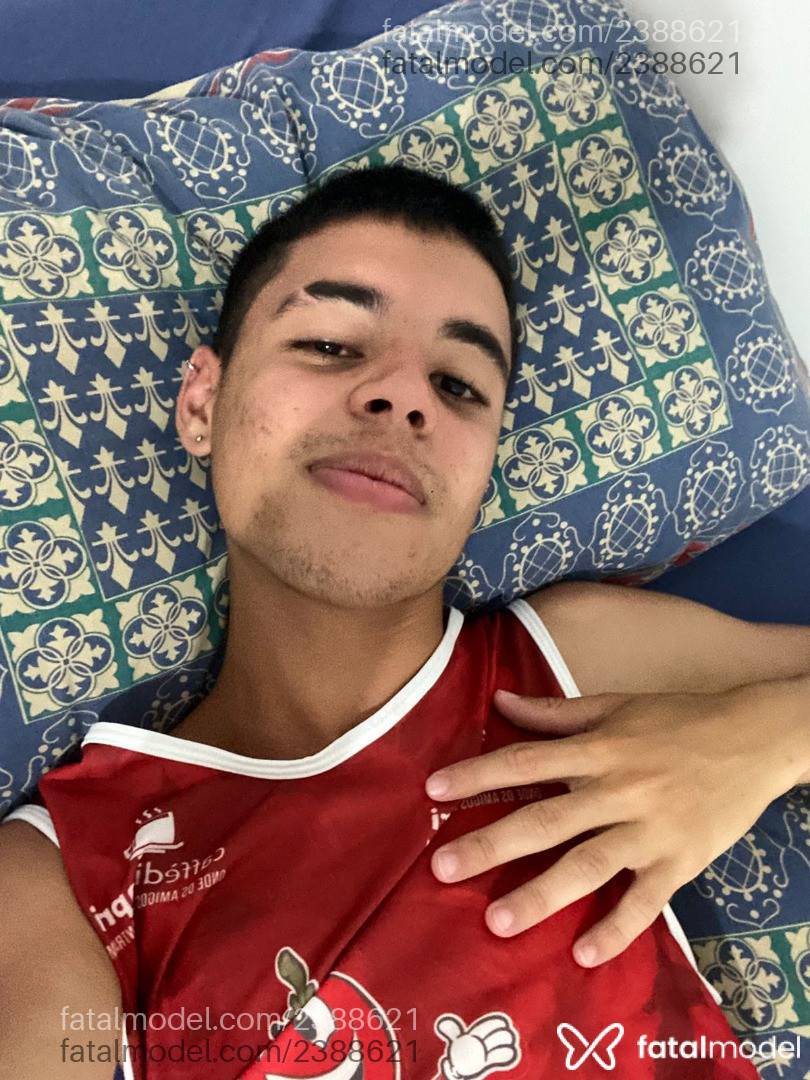 Acompanhante homem morena (o) de olhos castanhos em Rio de Janeiro Acompanhante homem morena (o) de olhos castanhos em Rio de Janeiro - Victor