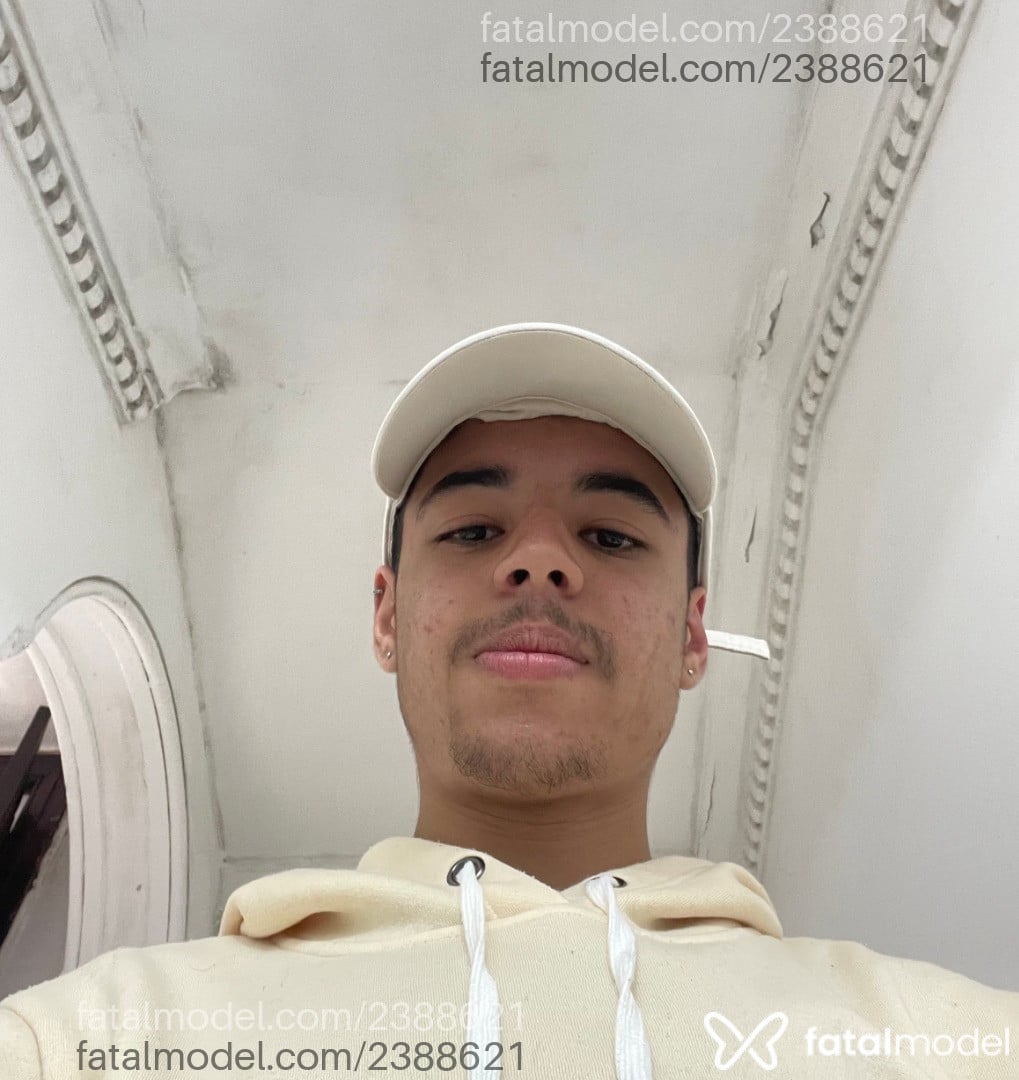 Acompanhante homem morena (o) de olhos castanhos em Rio de Janeiro Acompanhante homem morena (o) de olhos castanhos em Rio de Janeiro - Victor