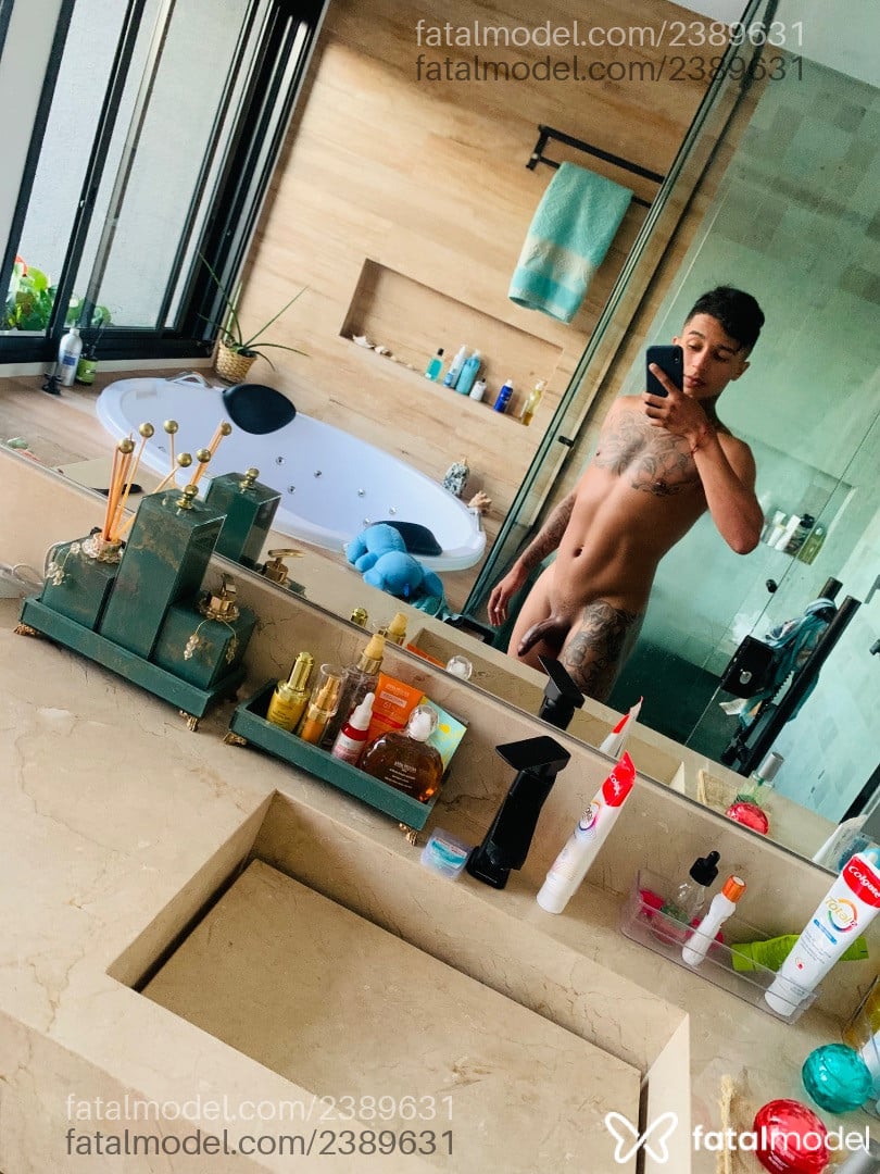 Acompanhante homem morena (o) de olhos pretos em São Paulo Acompanhante homem morena (o) de olhos pretos em São Paulo - Gabriel Viana