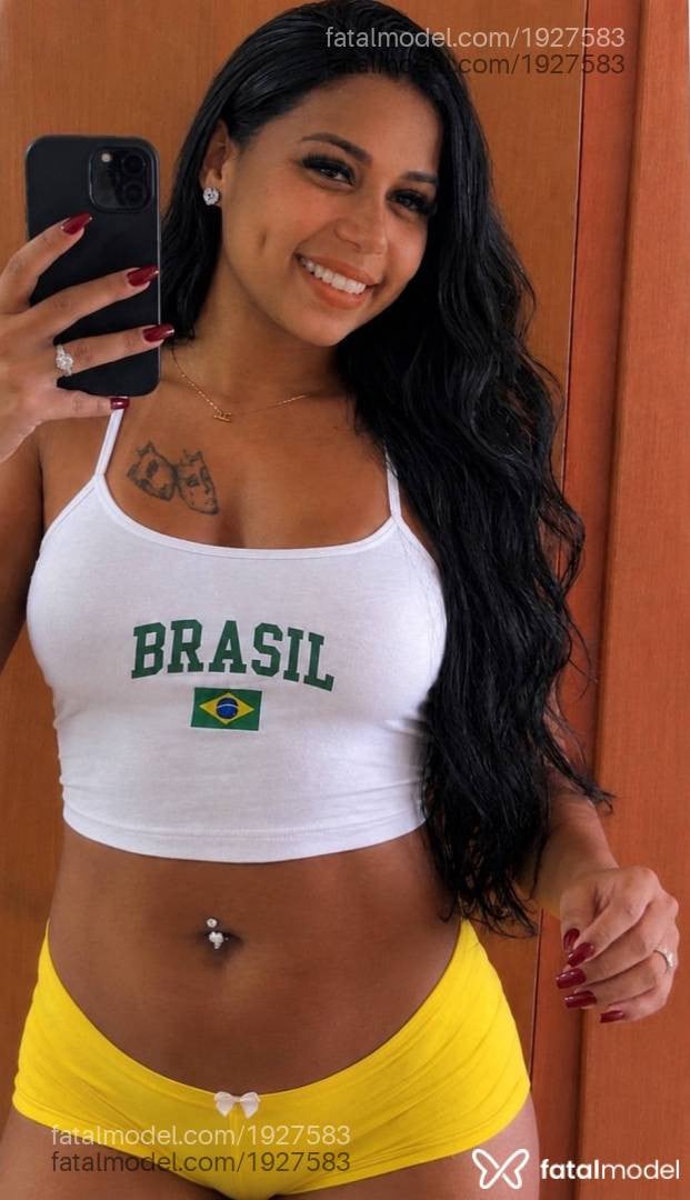Acompanhante mulher morena (o) de olhos castanhos - Beatriz