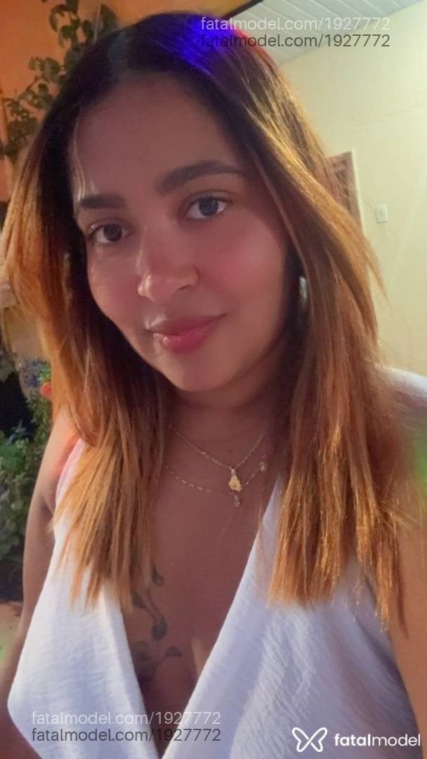 Acompanhante mulher loira (o) de olhos castanhos - Cacauzinha