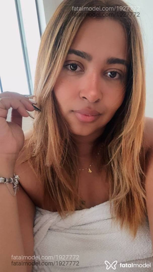 Acompanhante mulher loira (o) de olhos castanhos - Cacauzinha