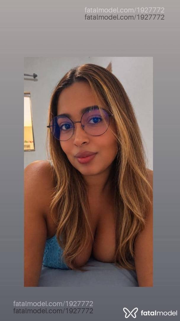 Acompanhante mulher loira (o) de olhos castanhos - Cacauzinha