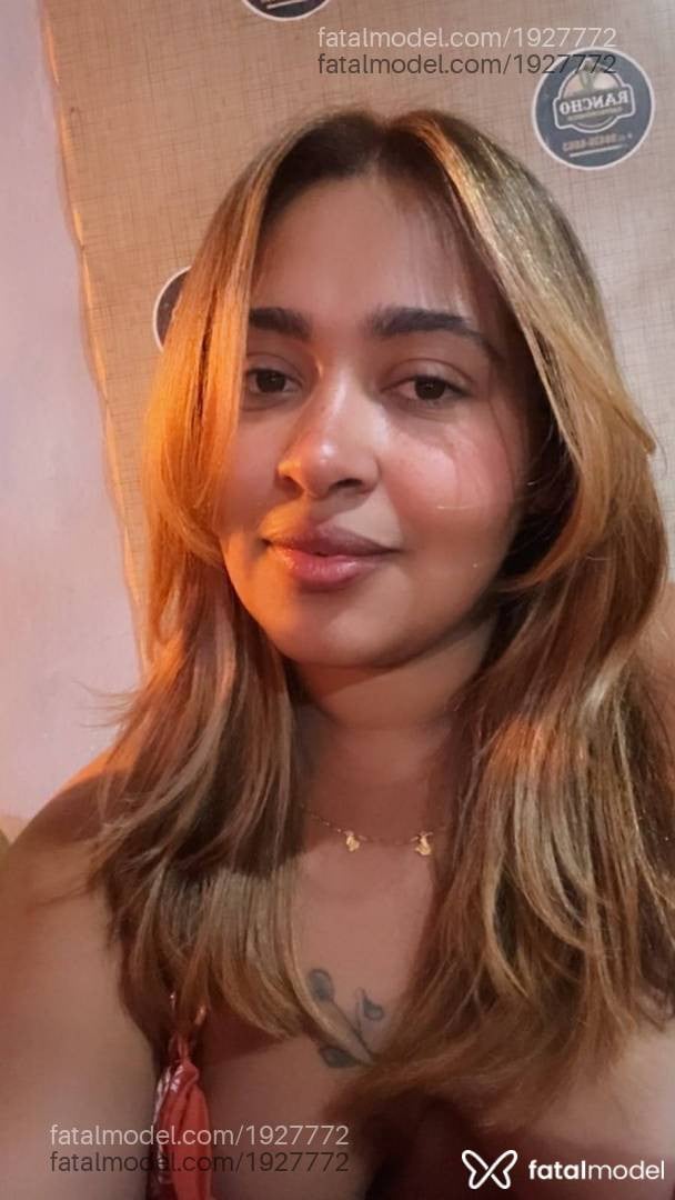 Acompanhante mulher loira (o) de olhos castanhos - Cacauzinha