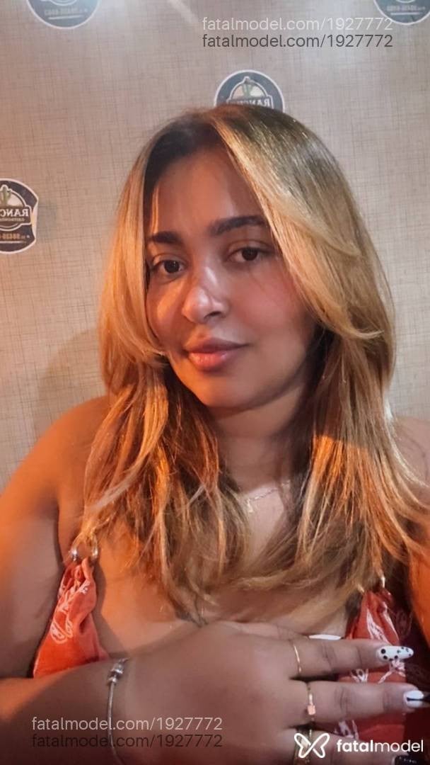 Acompanhante mulher loira (o) de olhos castanhos - Cacauzinha