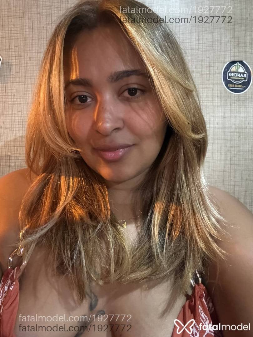 Acompanhante mulher loira (o) de olhos castanhos - Cacauzinha