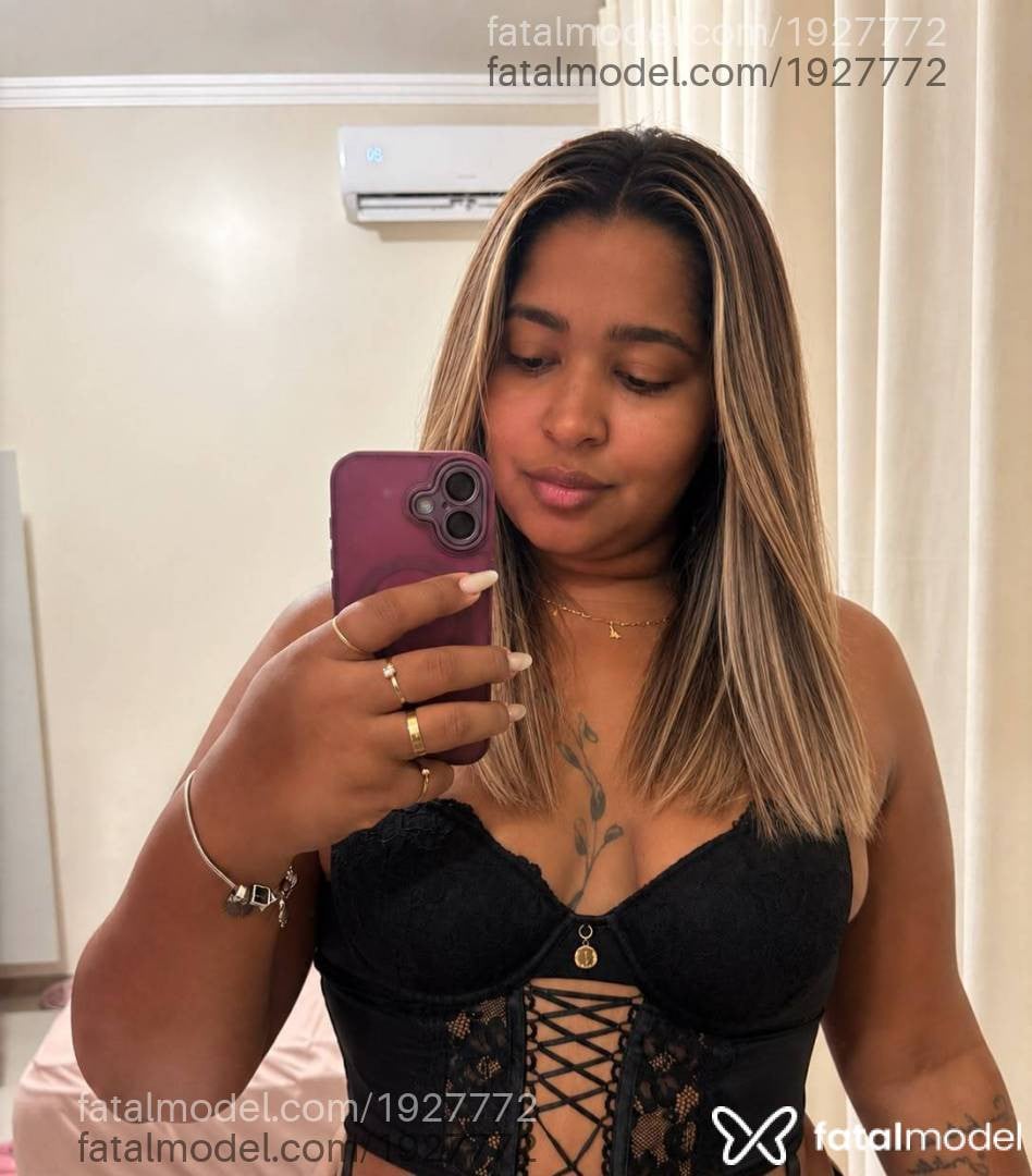 Acompanhante mulher loira (o) de olhos castanhos - Cacauzinha