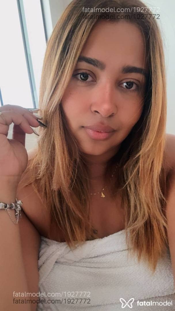 Acompanhante mulher loira (o) de olhos castanhos - Cacauzinha