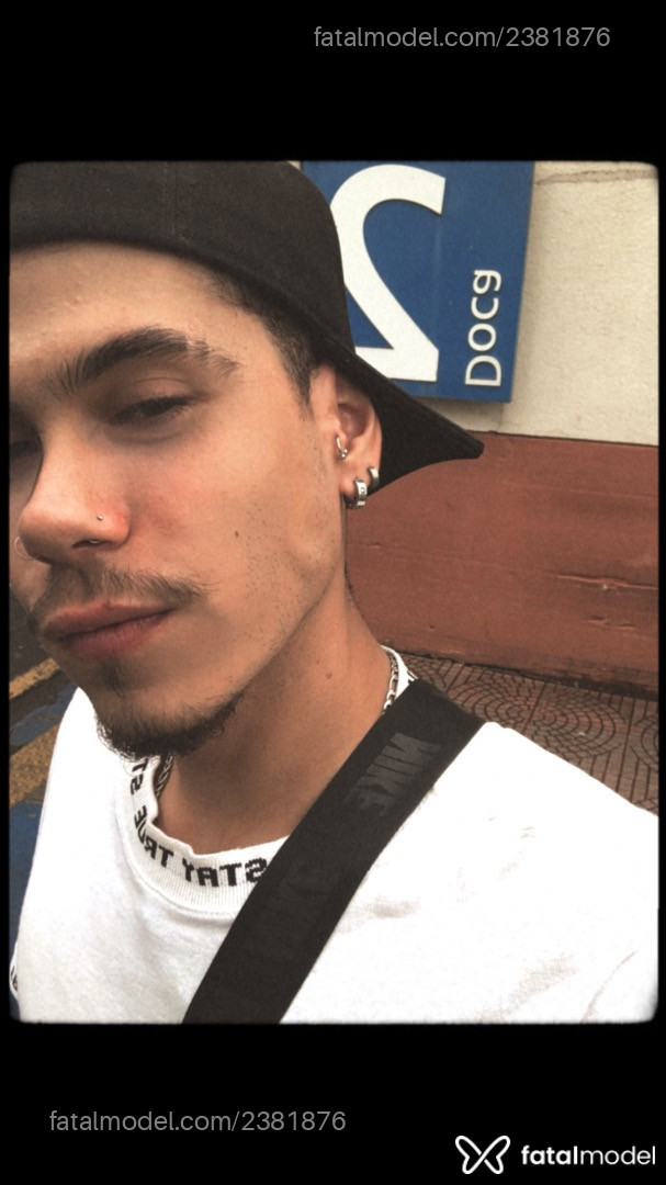 Acompanhante homem com cabelo castanho de olhos castanhos em Maringá - Cain