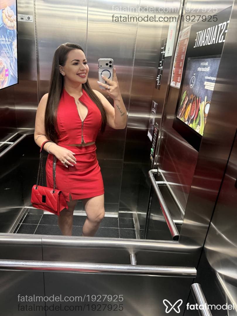 Acompanhante mulher com cabelo castanho de olhos castanhos - Paulinhaa
