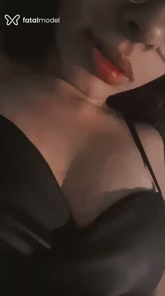 Acompanhante mulher com cabelo castanho de olhos castanhos - Bruna Cristina Acompanhante mulher com cabelo castanho de olhos castanhos - Bruna Cristina