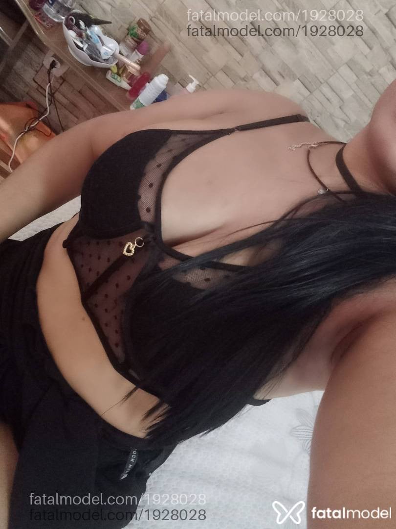 Acompanhante mulher morena (o) de olhos pretos - LUA SANTOS