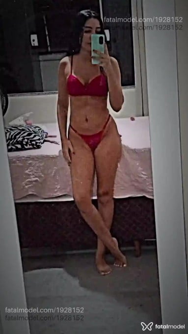 Acompanhante mulher morena (o) de olhos castanhos em Três Corações - Julia