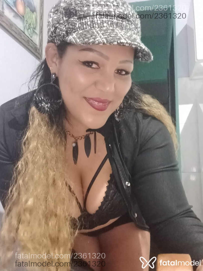 Acompanhante mulher com cabelo colorido de olhos castanhos em Virtual - Luma Passionate