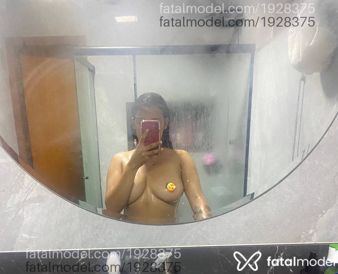 Acompanhante mulher morena (o) de olhos pretos - Manu Dolabanne