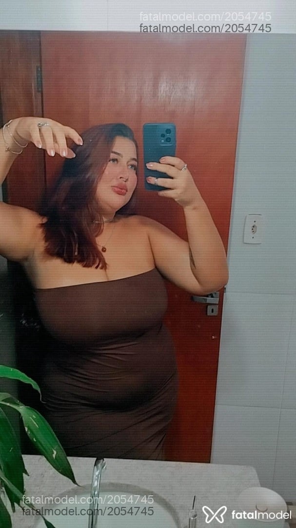 Acompanhante mulher ruiva (o) de olhos azuis - Lótus
