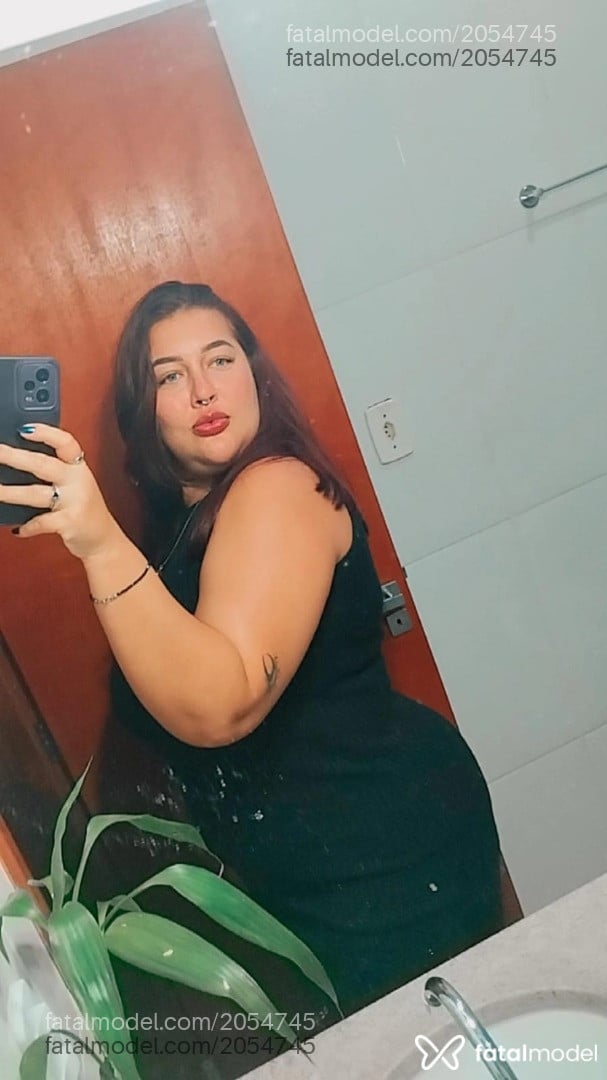 Acompanhante mulher ruiva (o) de olhos azuis - Lótus