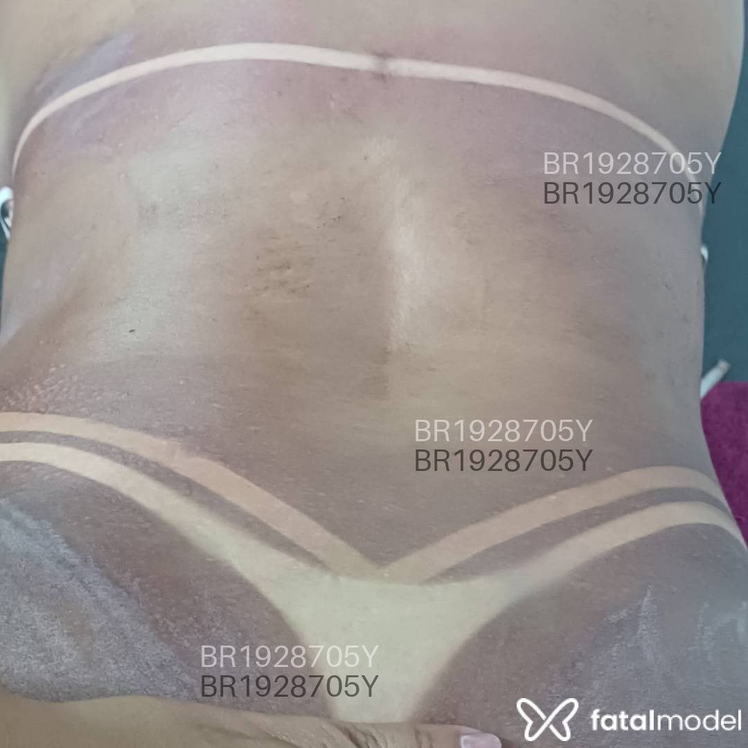 Acompanhante mulher loira (o) de olhos pretos - Marina Acompanhante mulher loira (o) de olhos pretos - Marina