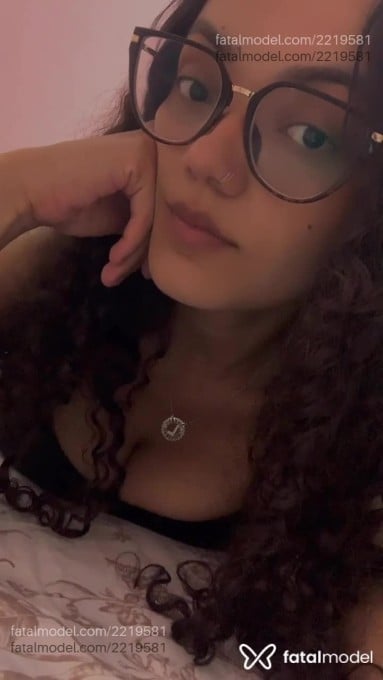 Acompanhante mulher morena (o) de olhos castanhos - Lauana Acompanhante mulher morena (o) de olhos castanhos - Lauana