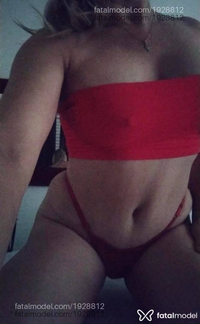 Acompanhante mulher loira (o) de olhos castanhos - Bárbara